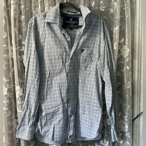 American Eagle Outfitters Men's White and Blue Plaid Shirt size medium